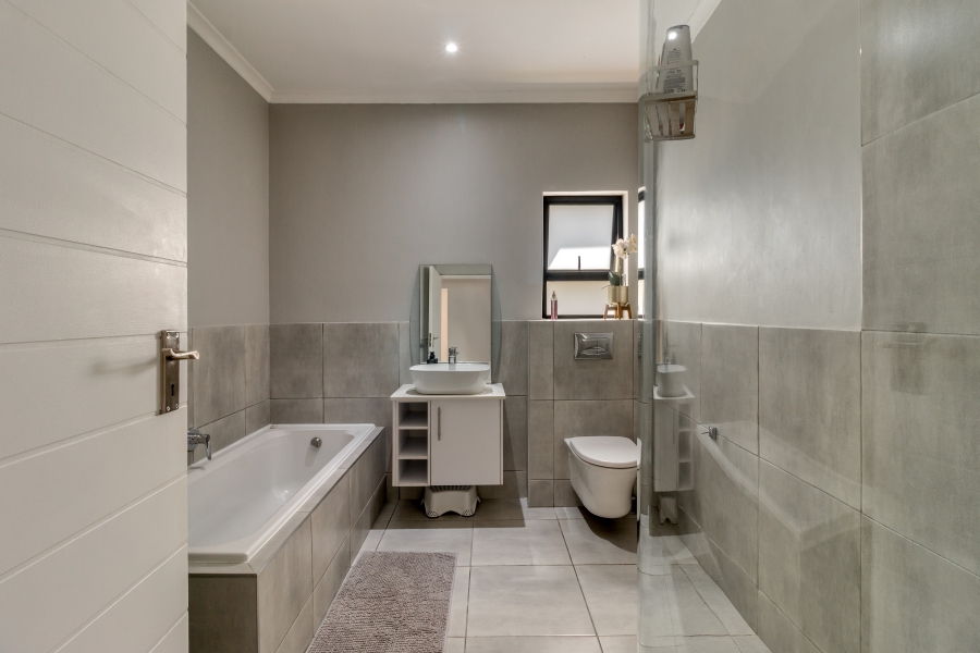 4 Bedroom Property for Sale in Aan de Wijnlanden Western Cape